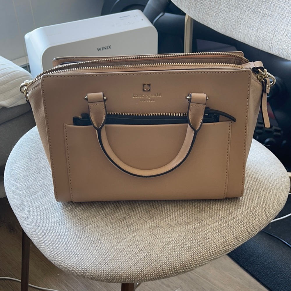 Never been used Kate Spade tan bag. 10X5x7 in
